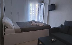 Little Beauty - Happyhostgr - In Platamonas